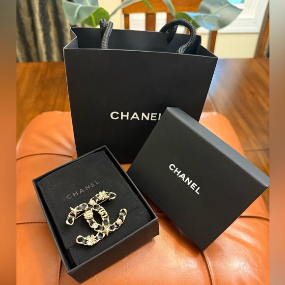 Chanel Black and Gold CC Brooch - Picture 1 of 5